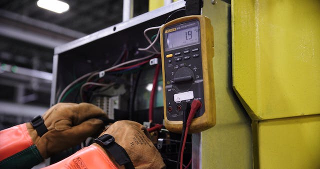 Ilustrasi harga genset silent